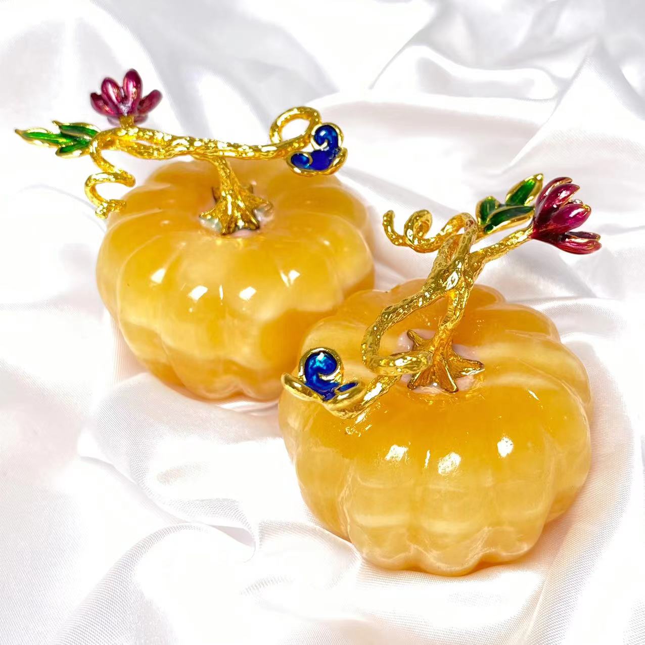 Yellow calcite pumpkin