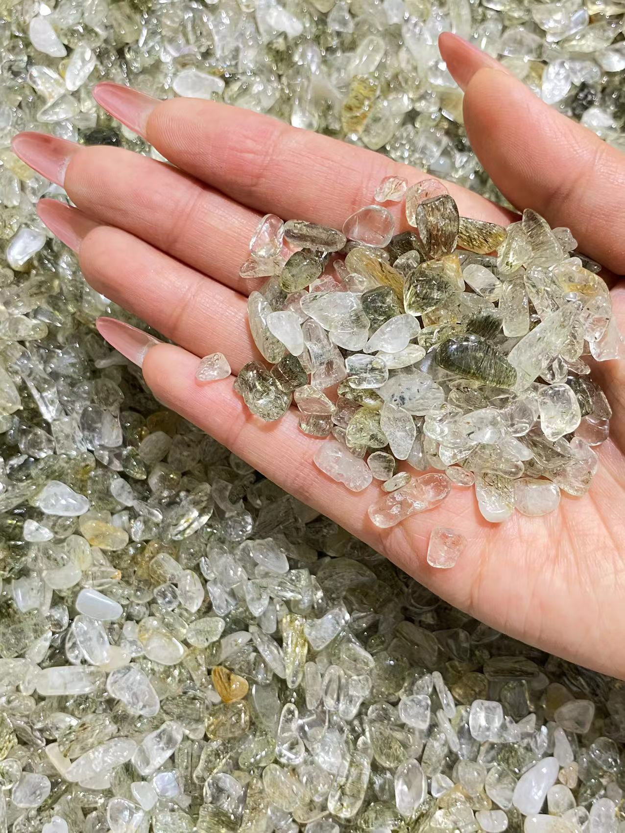 Green rutilated quartz chips