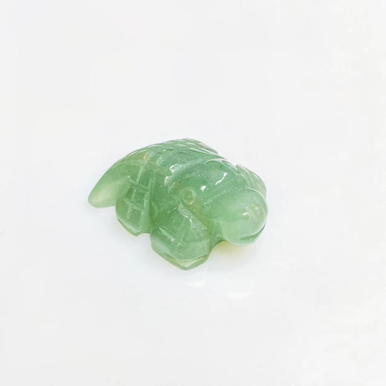 Mini alligator carving