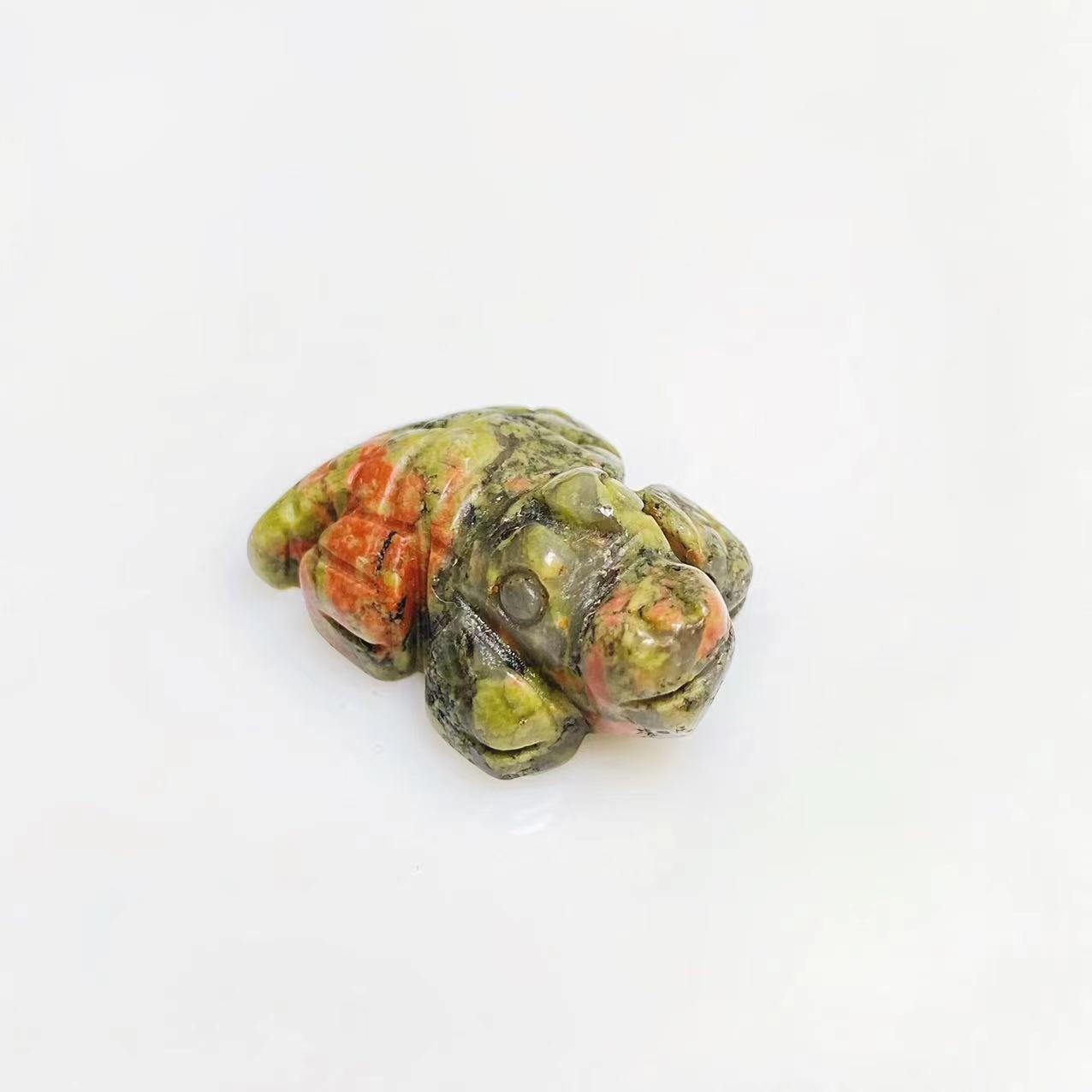 Mini alligator carving