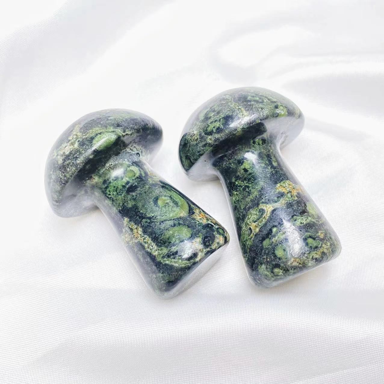 Crystal 2 inches mushroom