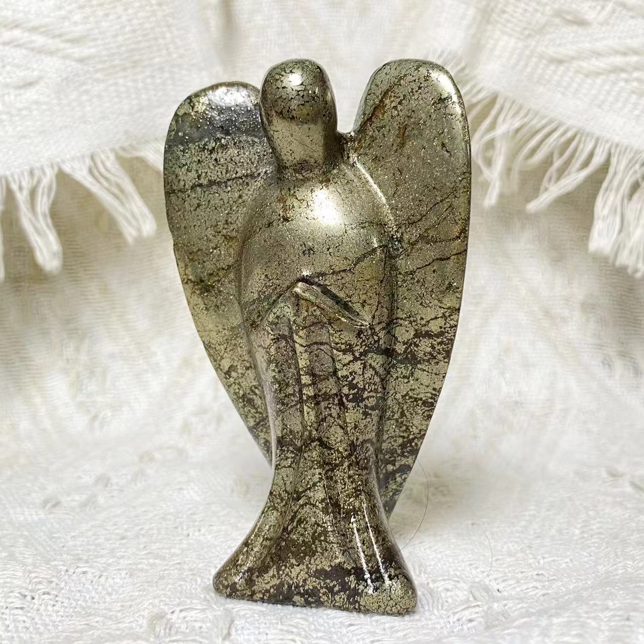 10cm garnet/moss agate/pyrite angel