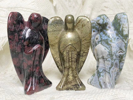 10cm garnet/moss agate/pyrite angel