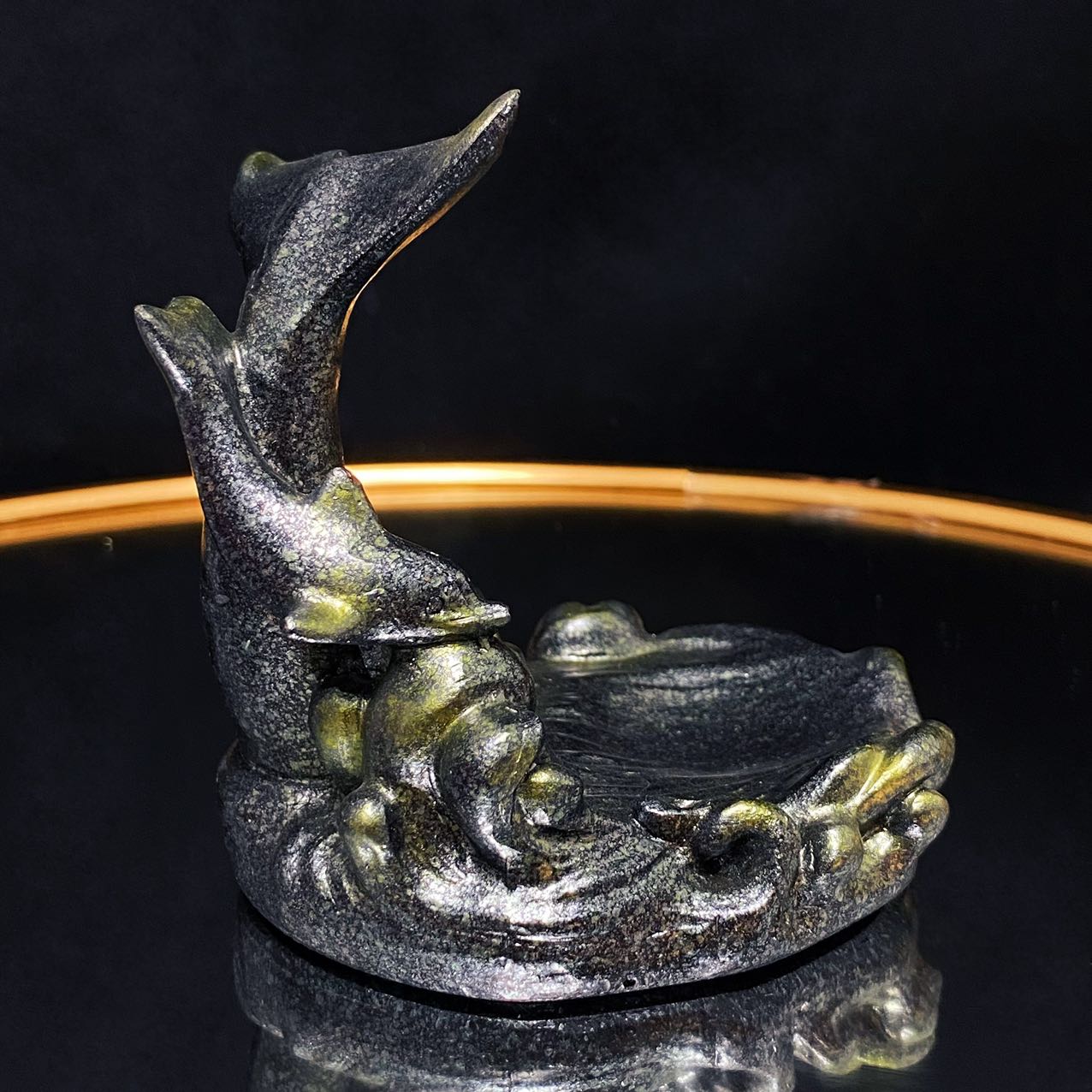 Resin double dolphins sphere stand