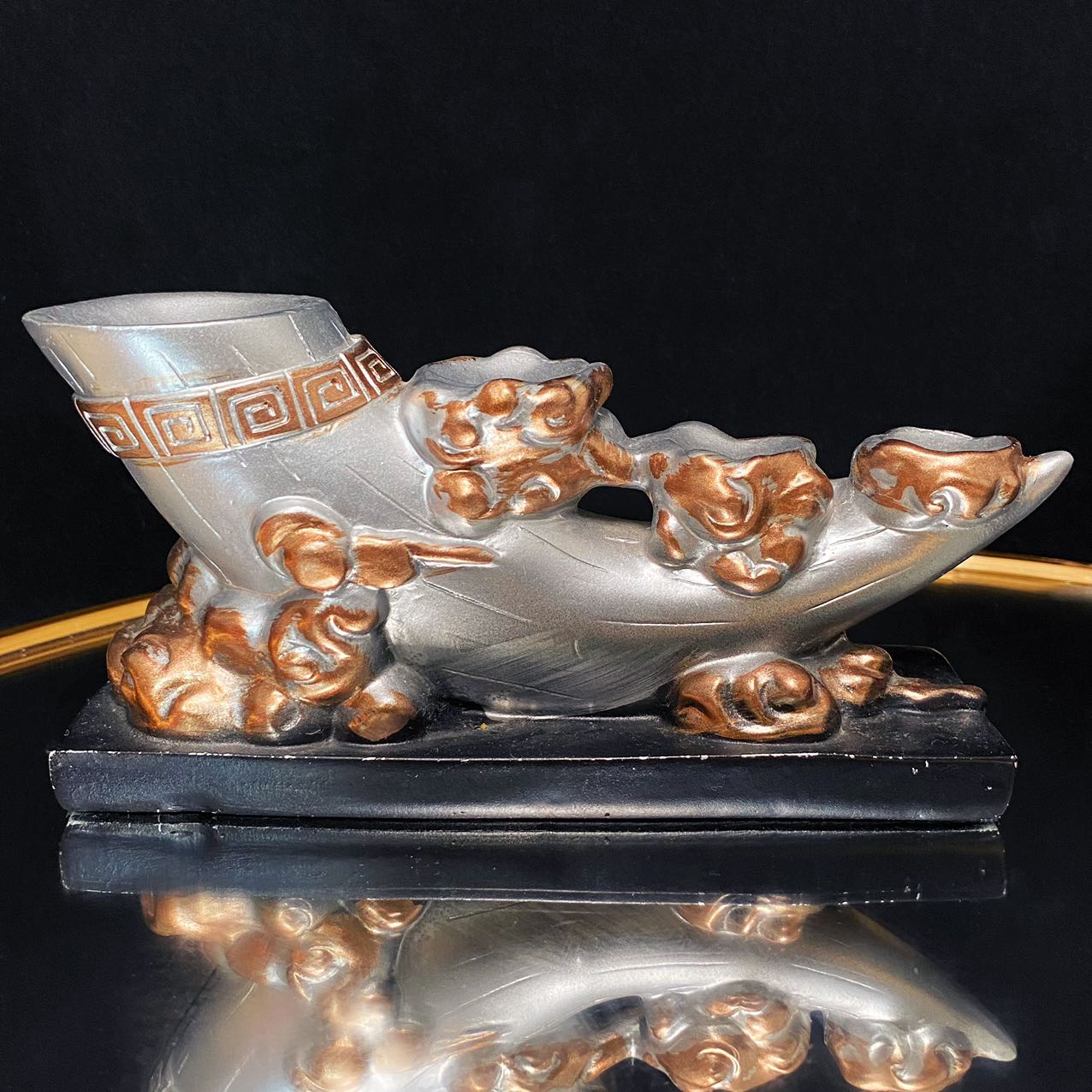 Resin ivory 4 spheres stand