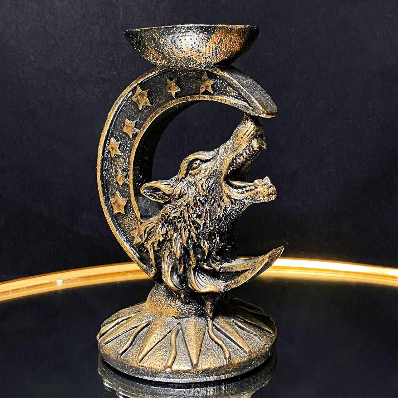 Resin moon wolf head sphere stand