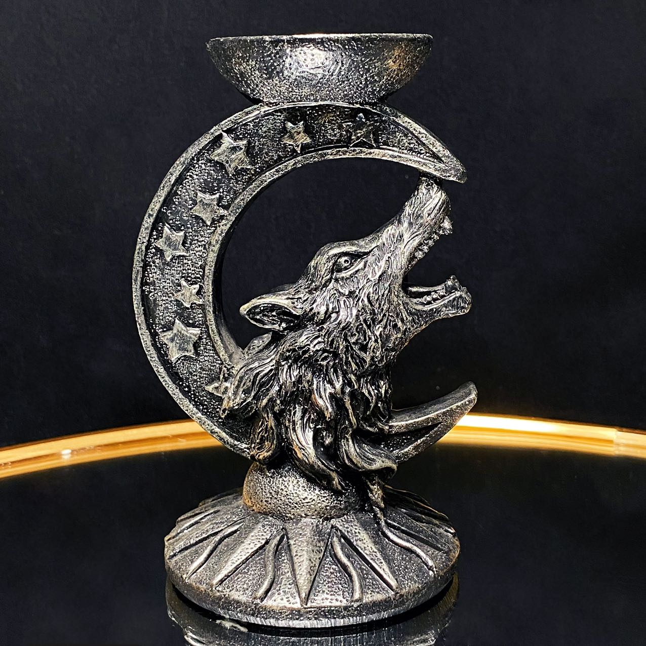 Resin moon wolf head sphere stand
