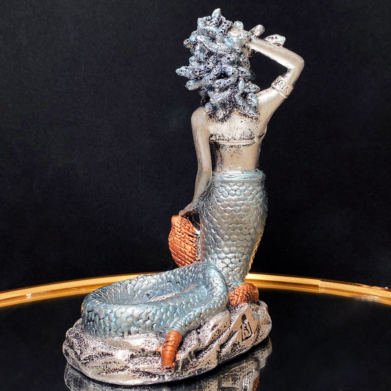 Resin medusa sphere stand