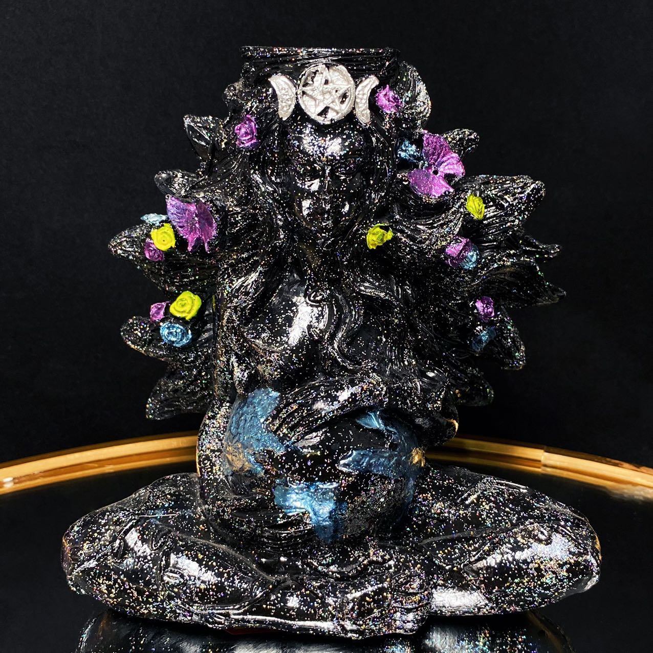 Resin 14cm mother earth sphere stand