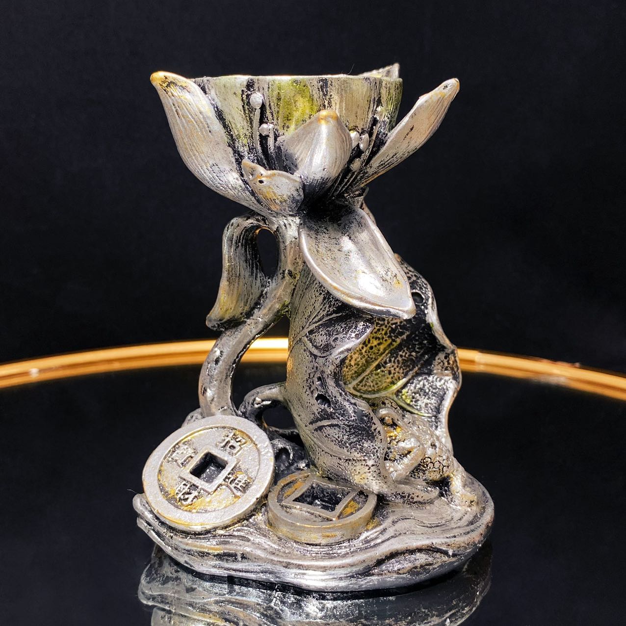 Resin lotus with money frog  sphere stand