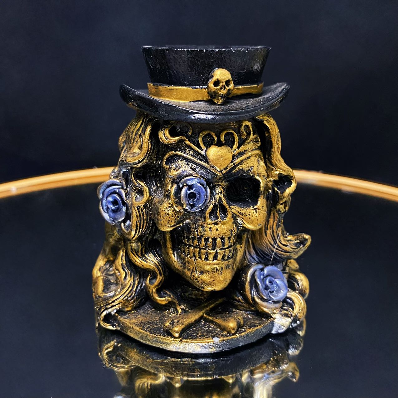 Resin pirate sphere stand