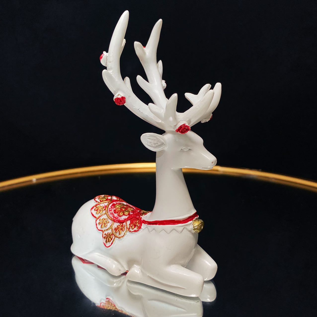 Resin plum deer sphere stand