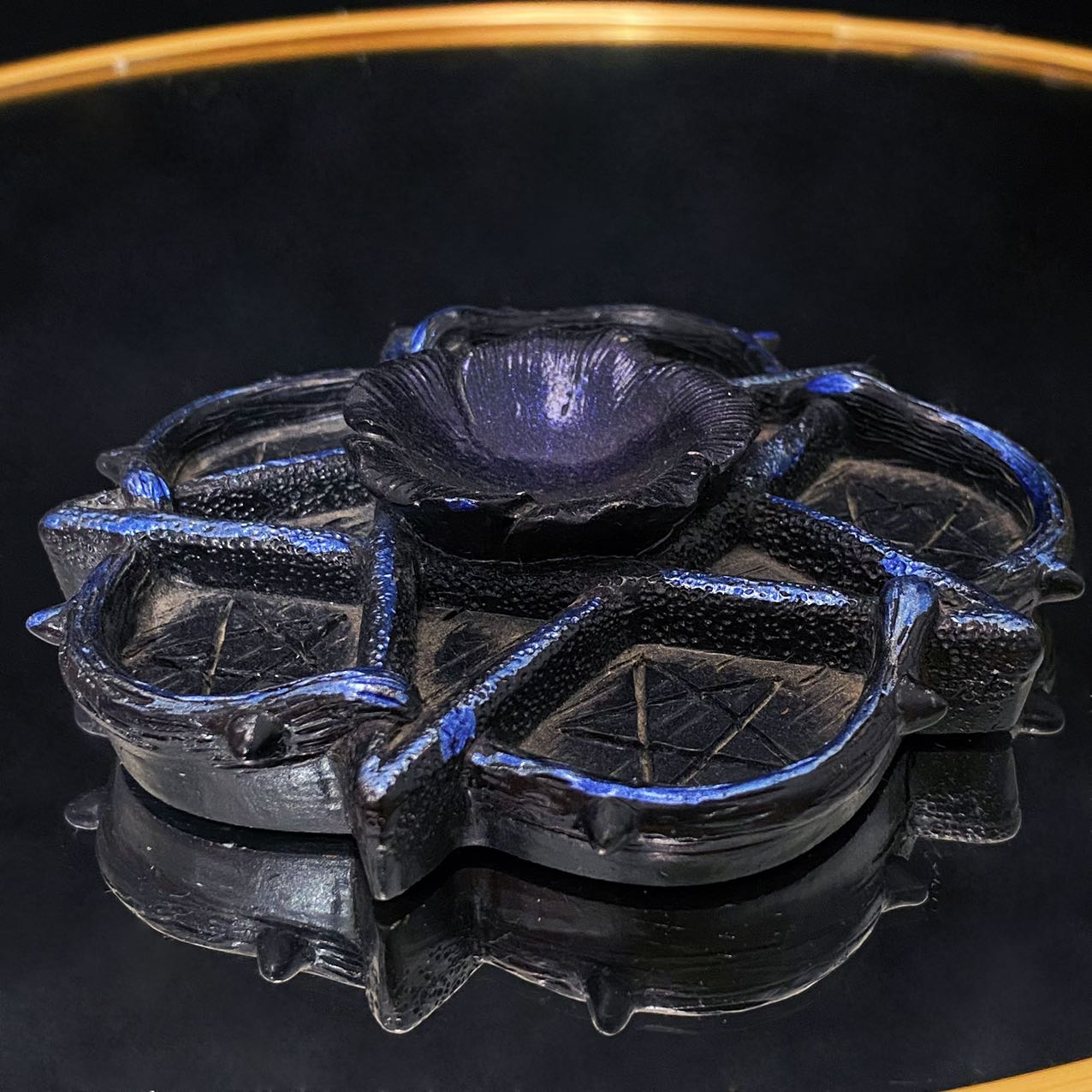 Resin star flower sphere stand
