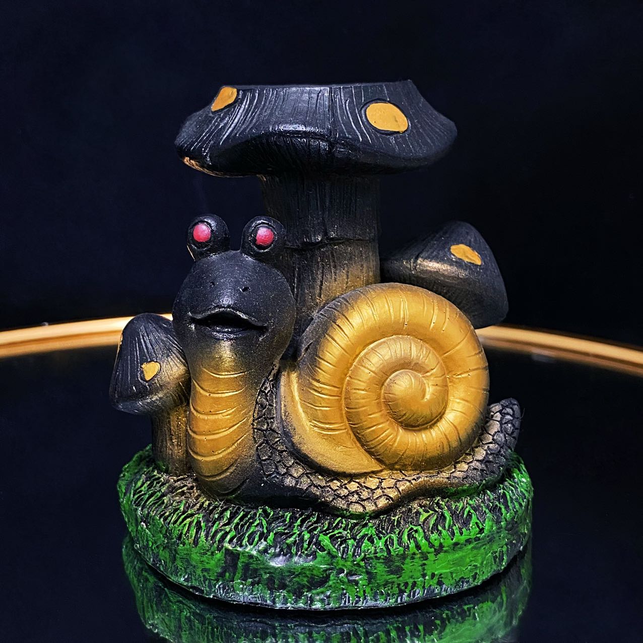 Resin snail mushroom sphere stand