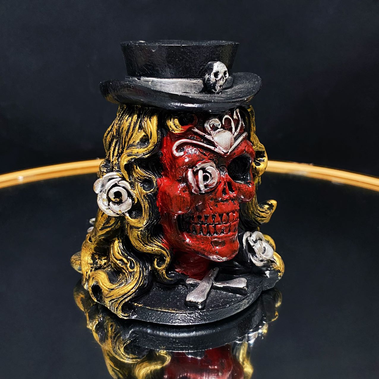 Resin pirate sphere stand