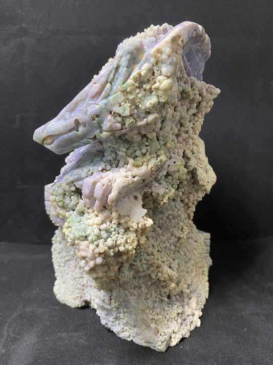 Grape agate flying drsgon on castle carving #3387