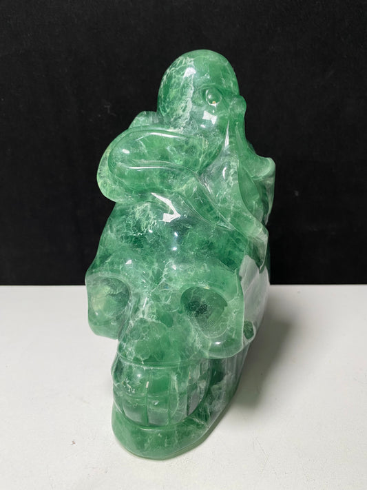 Green fluorite  octopus on skull carving#2594