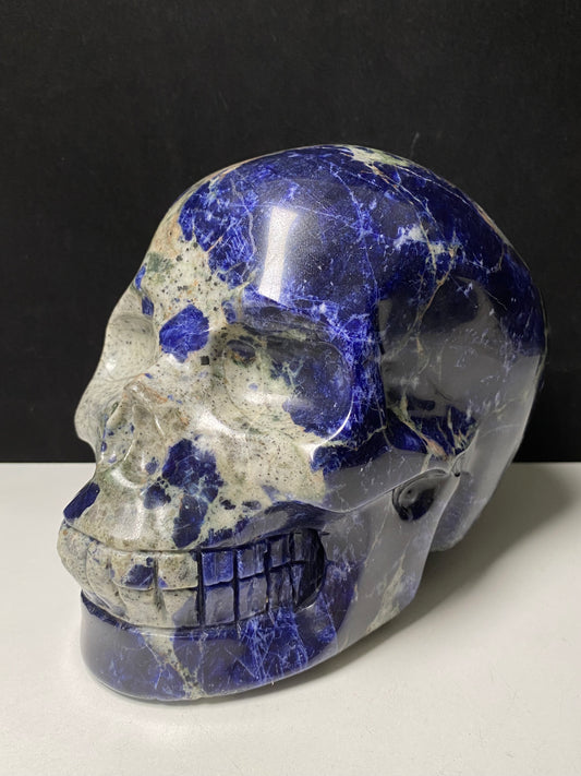Sodalite skull