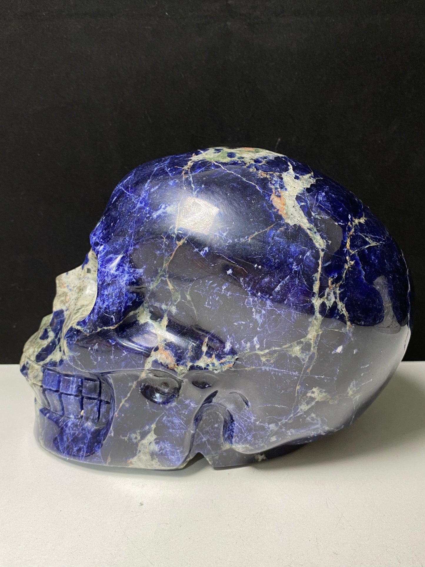 Sodalite skull