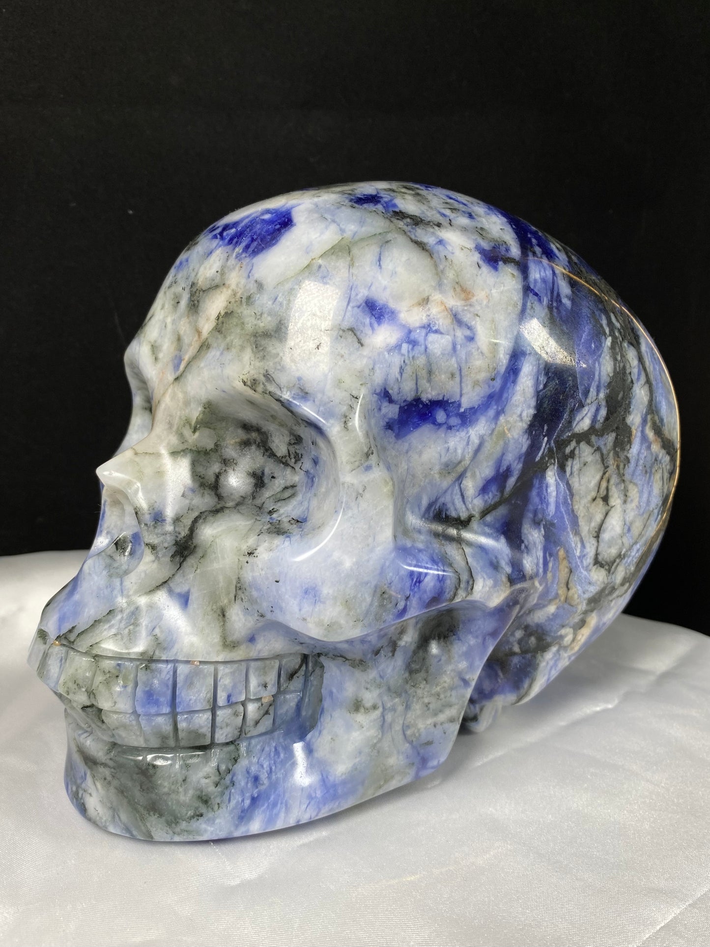 048-Dumortierite skull #5062