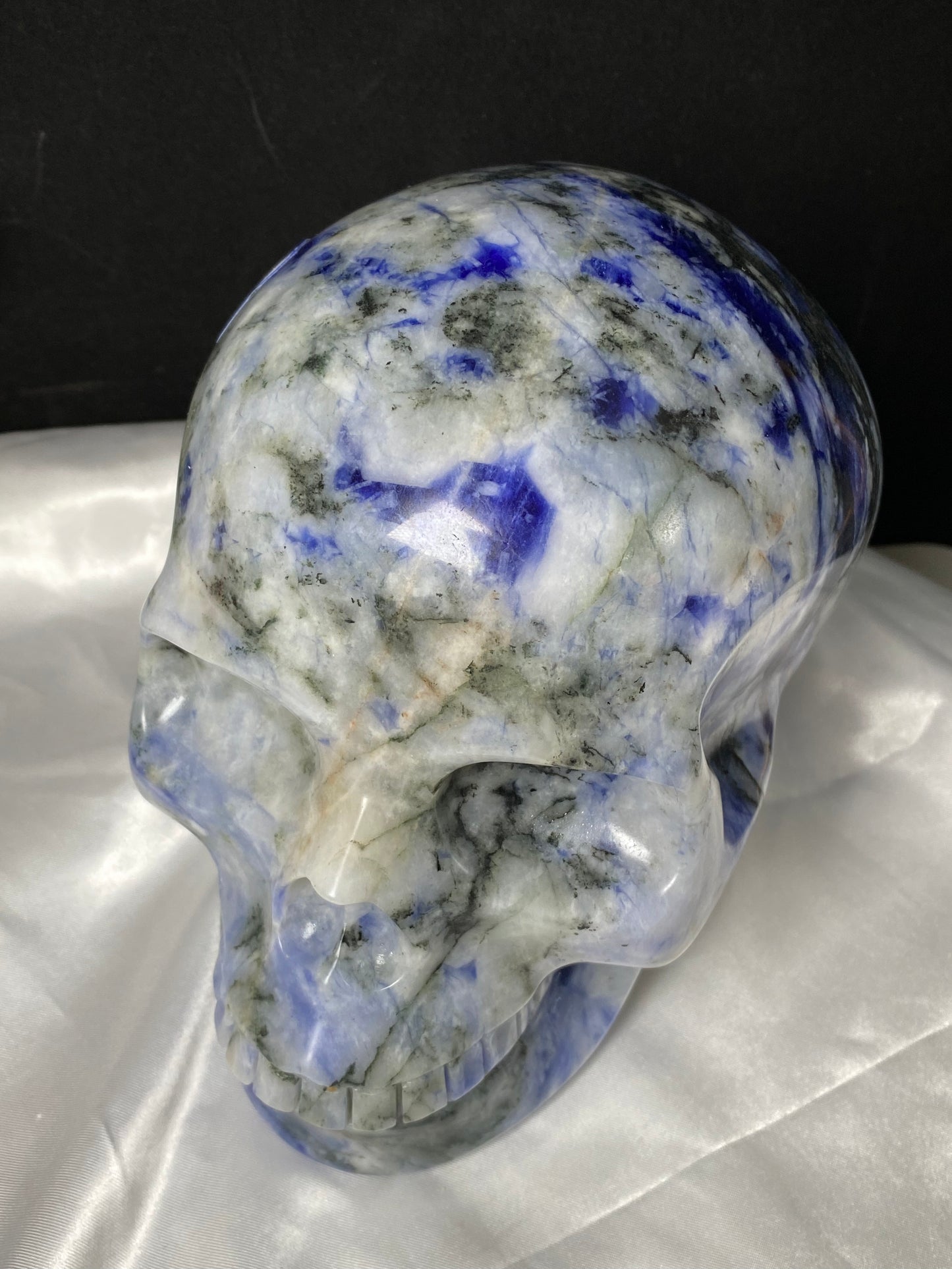 048-Dumortierite skull #5062