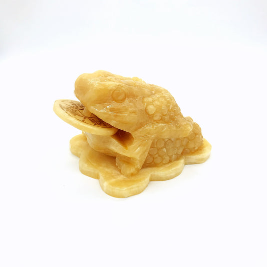 Yellow jade golden toad carving